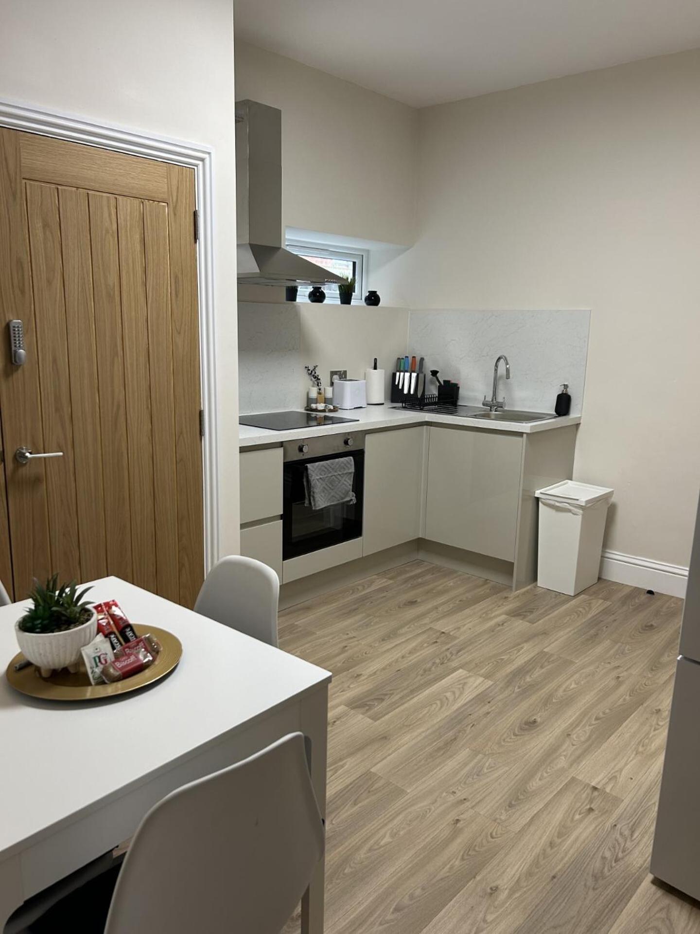 Treetop View Cosy Getaway In Eastbourne, Free Parking, Short And Long Stays, Room photo