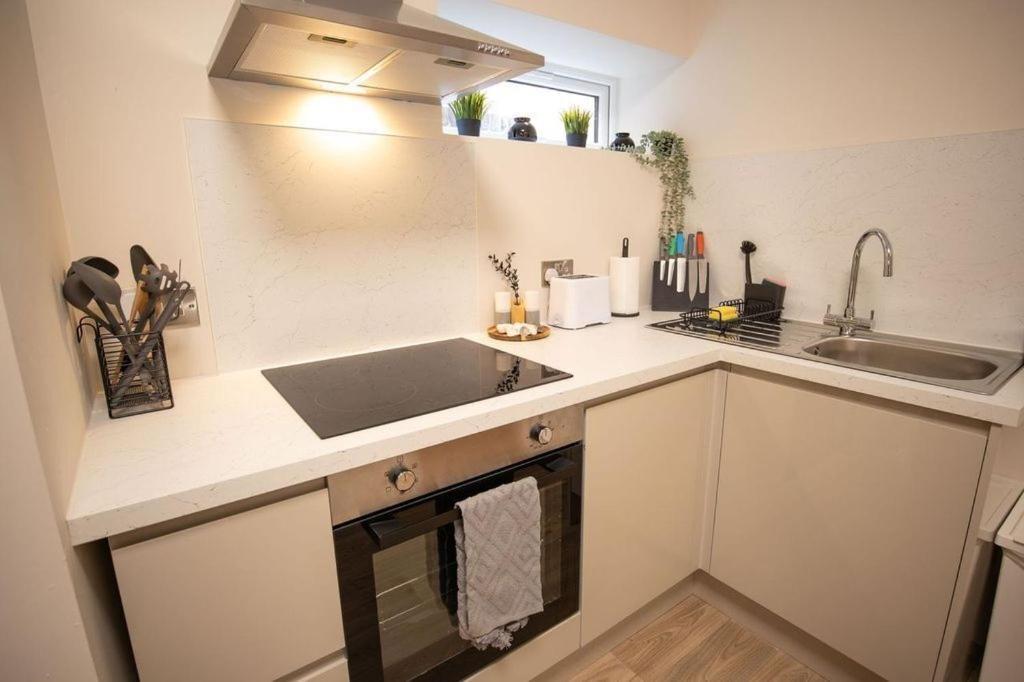 Treetop View Cosy Getaway In Eastbourne, Free Parking, Short And Long Stays, Room photo